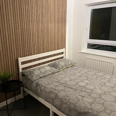 Stunning With Free Parking Apartment Sheffield