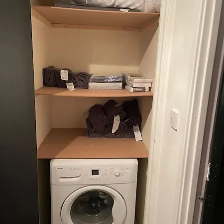 Stunning With Free Parking Apartment *