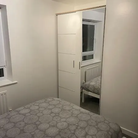 Apartment Stunning With Free Parking *